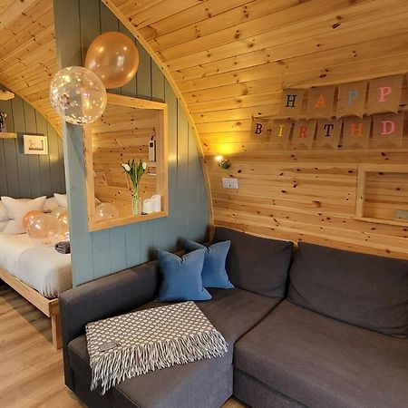 Вилла Odli Glamping - Luxury Glamping Pod Уэлшпул Экстерьер фото